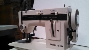 8533: Family Sew FS288ZZ 7" Arm Portable Straight & Zigzag Walking Foot Sewing Machine