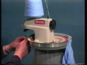 2549: Hague Linker D280H Hand Crank Seam Finish Knit Panels Edges Necklines