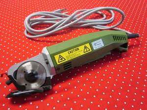 Hc-1007 ac minicutter - ciseaux électriques - bernina - taille: 65x53x270 mm