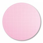 111074: Riley Blake STCM-14795 Sue Daley Round Rotating Cutting Mat 10in Pink