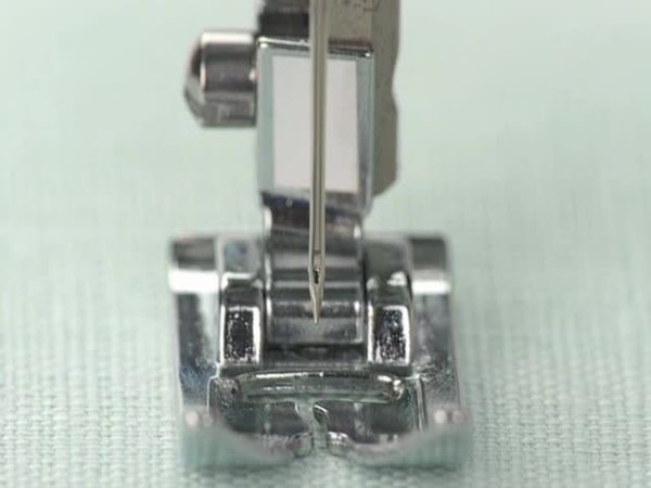 Singer Heavy Duty 4452 32-Stitch Mechanical Sewing Machine 50